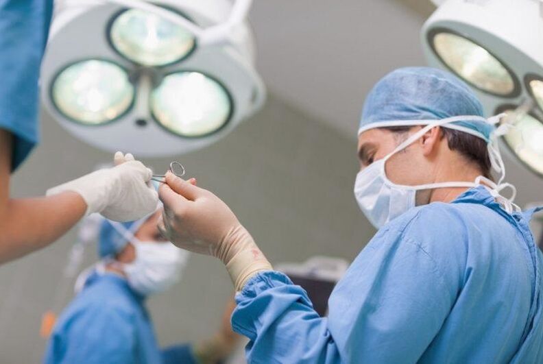 chirurgesch Behandlung vun Schëller Arthrosis
