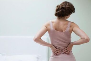 Rückenschmerzen bei enger Fra