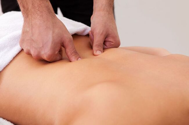 Therapeutesch Massage - eng Method fir Réckschmerzen am Beräich vun de Schëllerblades ze läschen
